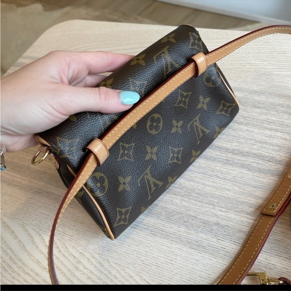 Louis Vuitton - Picture 9 of 11